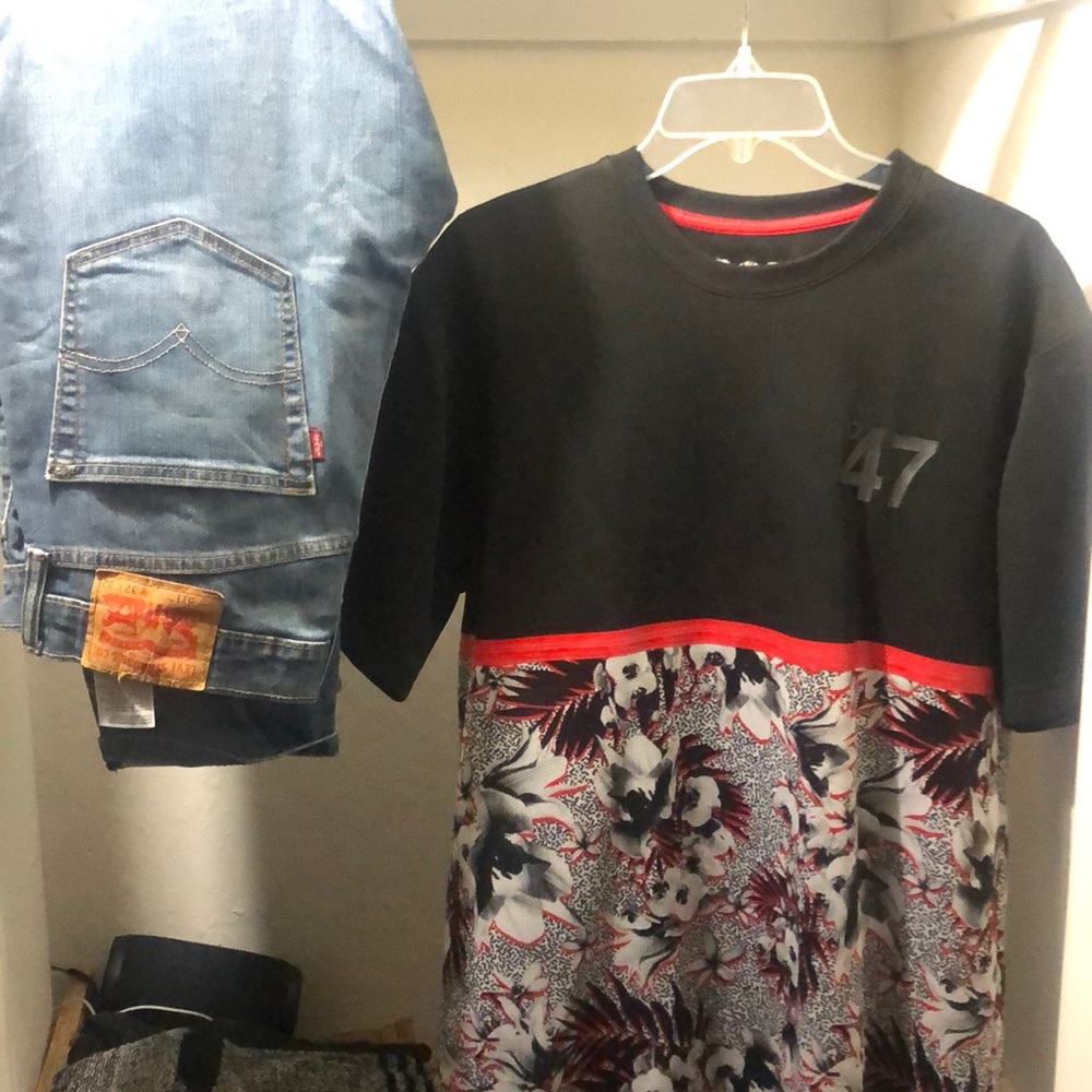 Black LRG shirt, men’s levis 511